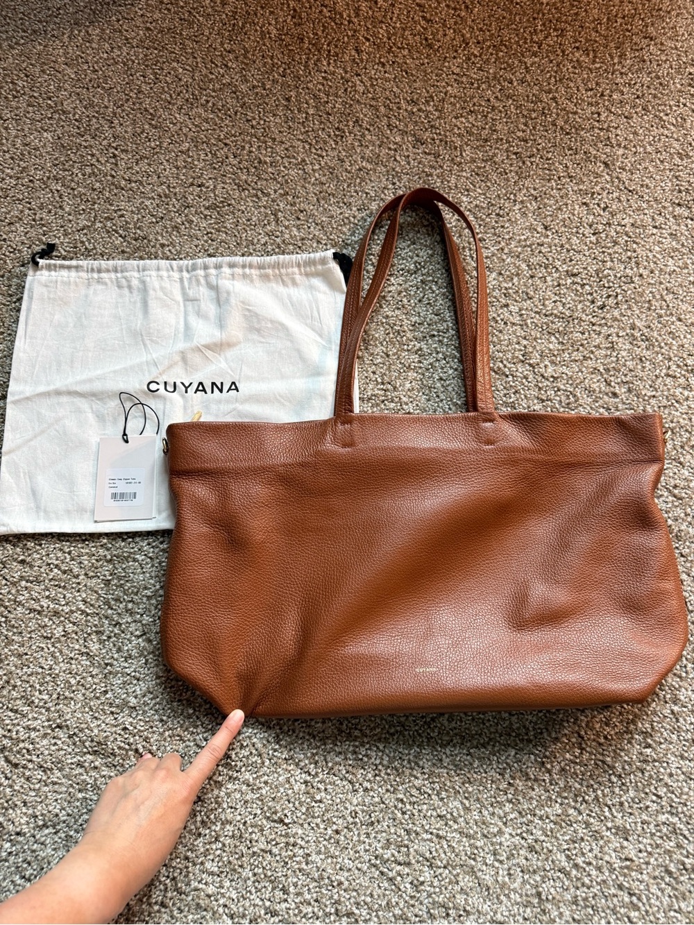 Cuyana Caramel Classic Zipper Tote (Retired Color)